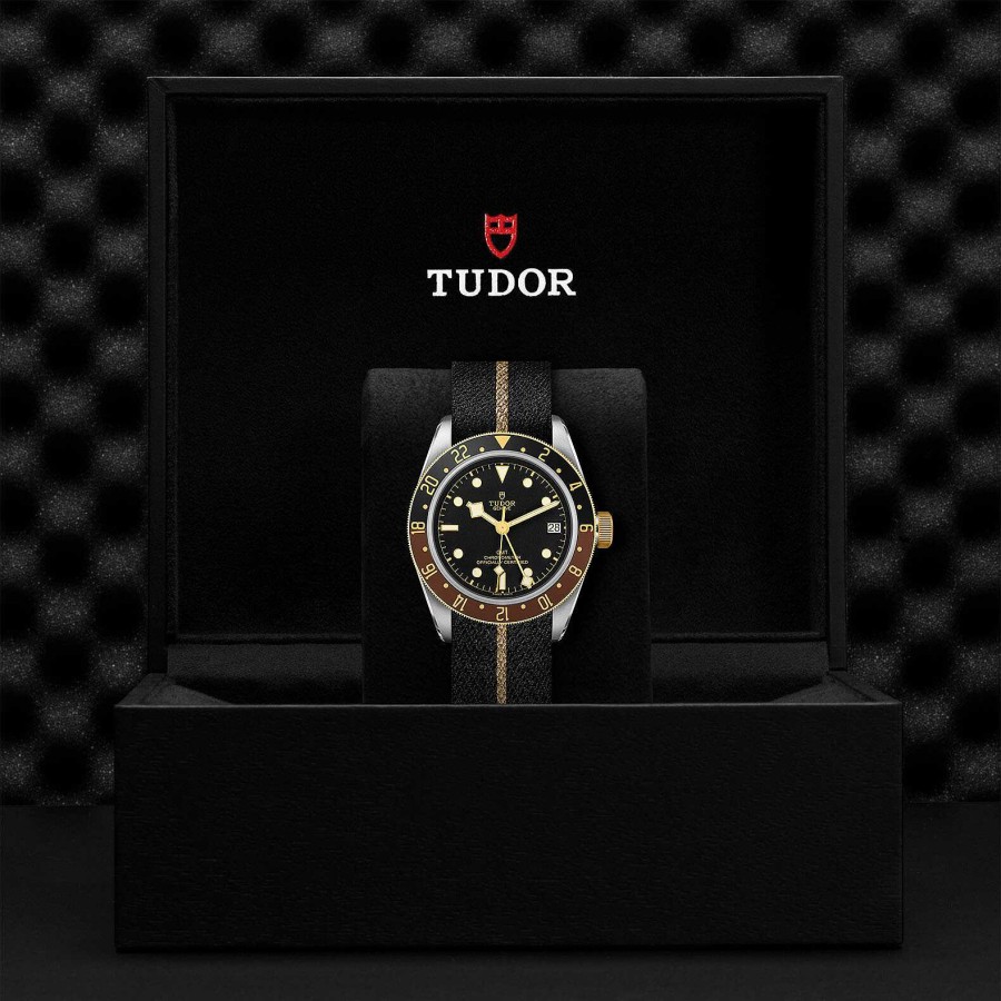 TUDOR Montre Tudor Black Bay Gmt S&G Bo Tier En Acier 41 Mm, Bracelet En Tissu Noir Avec Bande Beige