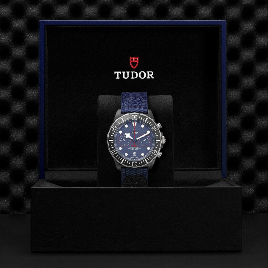 TUDOR Montre Tudor Pelagos Fxd Chrono Lunette En Titane Avec Disque En Composite De Carbone Noir, Bracelet En Tissu