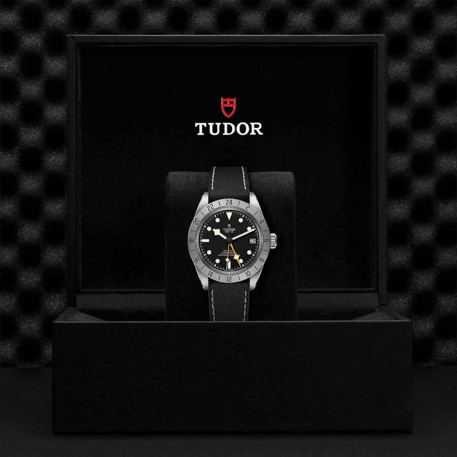 TUDOR Montre Tudor Black Bay Pro Bo Tier En Acier 39 Mm, Bracelet Hybride Caoutchouc Et Cuir