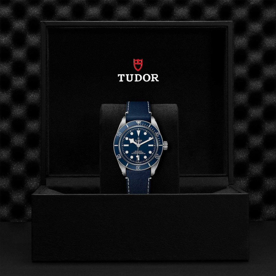 TUDOR Montre Tudor Black Bay Fifty-Eight Bo Tier En Acier 39 Mm, Bracelet Soft Touch Bleu