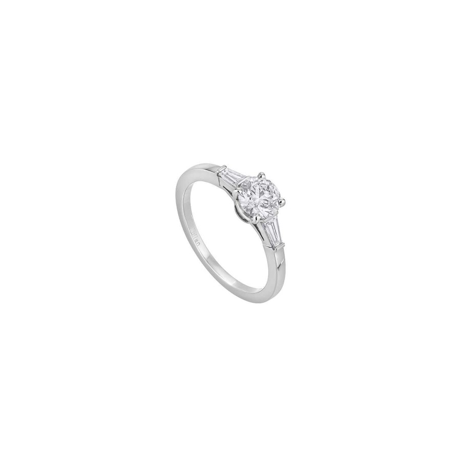 Créations Julian Solitaire Taille Tapers En Or Blanc Palladi Et Diamant Blanc